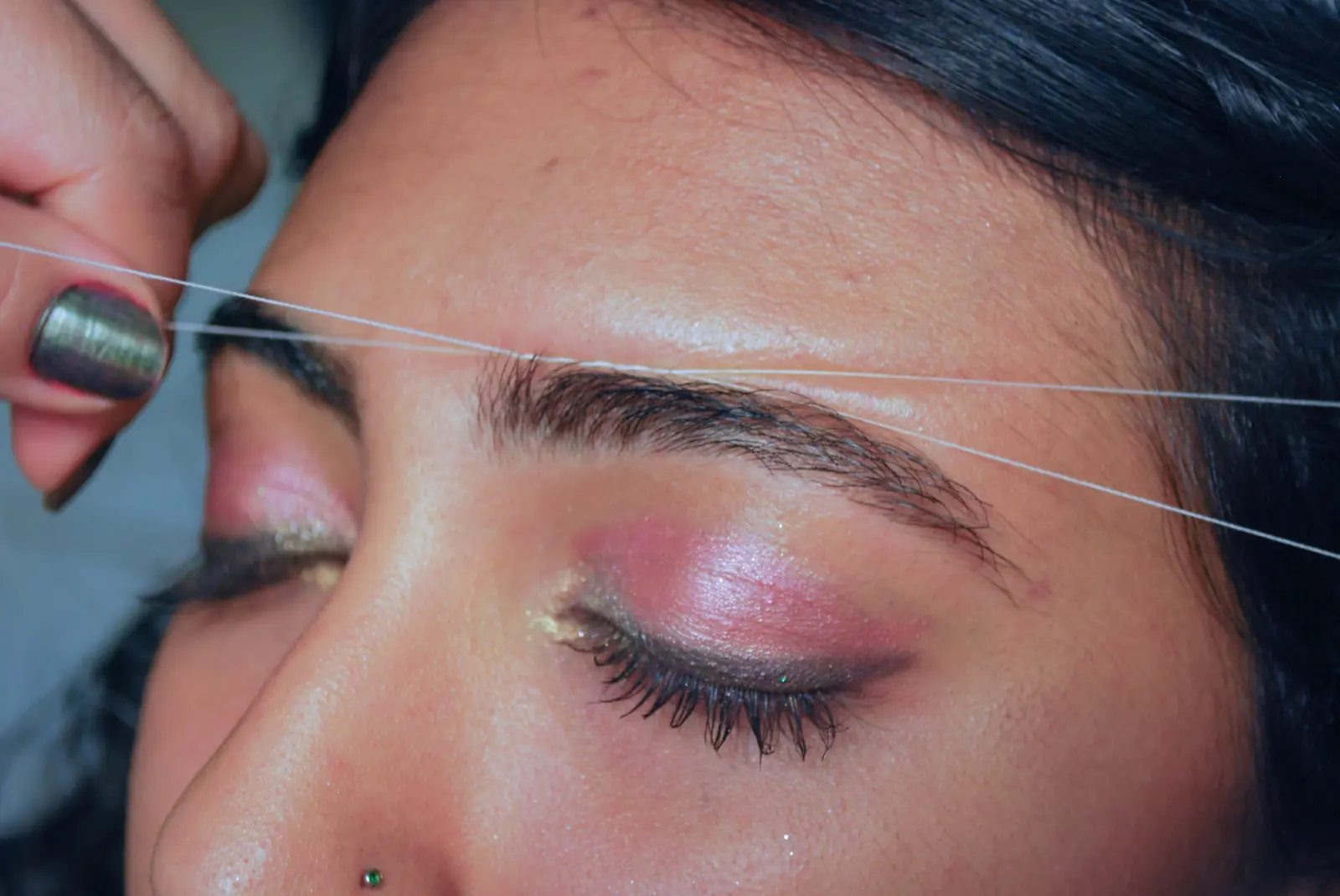 Precise eyebrow threading service